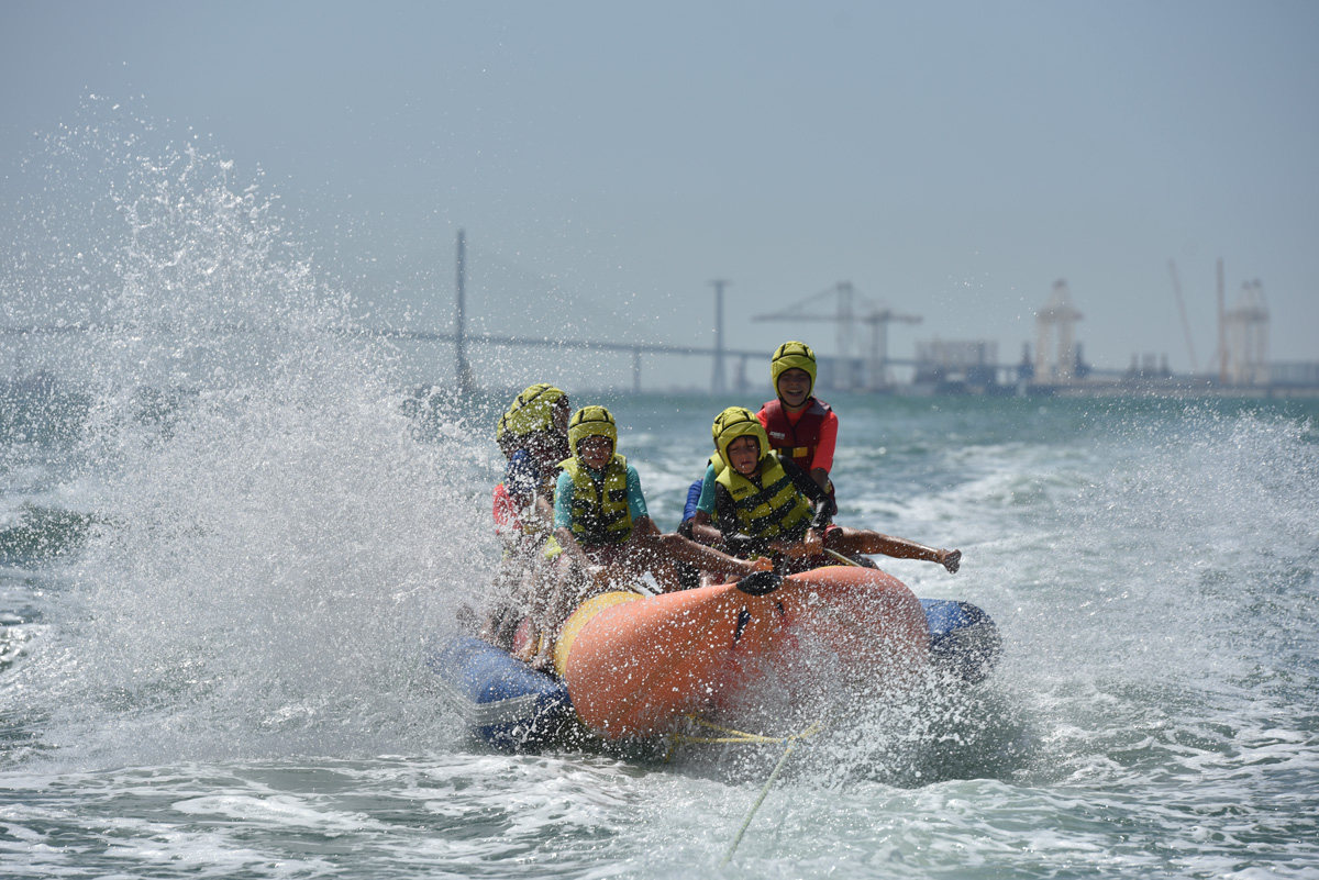 Actividad banana de arrastre en Actiba Mar Aventura